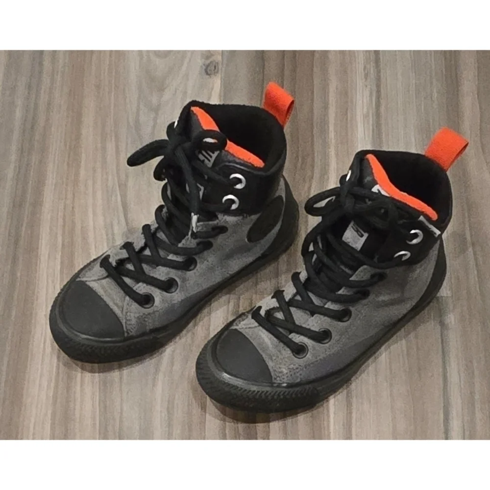 Boys Converse Chuck Taylor All Star Asphalt Leather Boots size 12.5